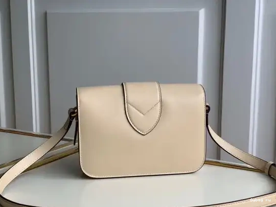 9 PONT VUITTON LOUIS 0515
